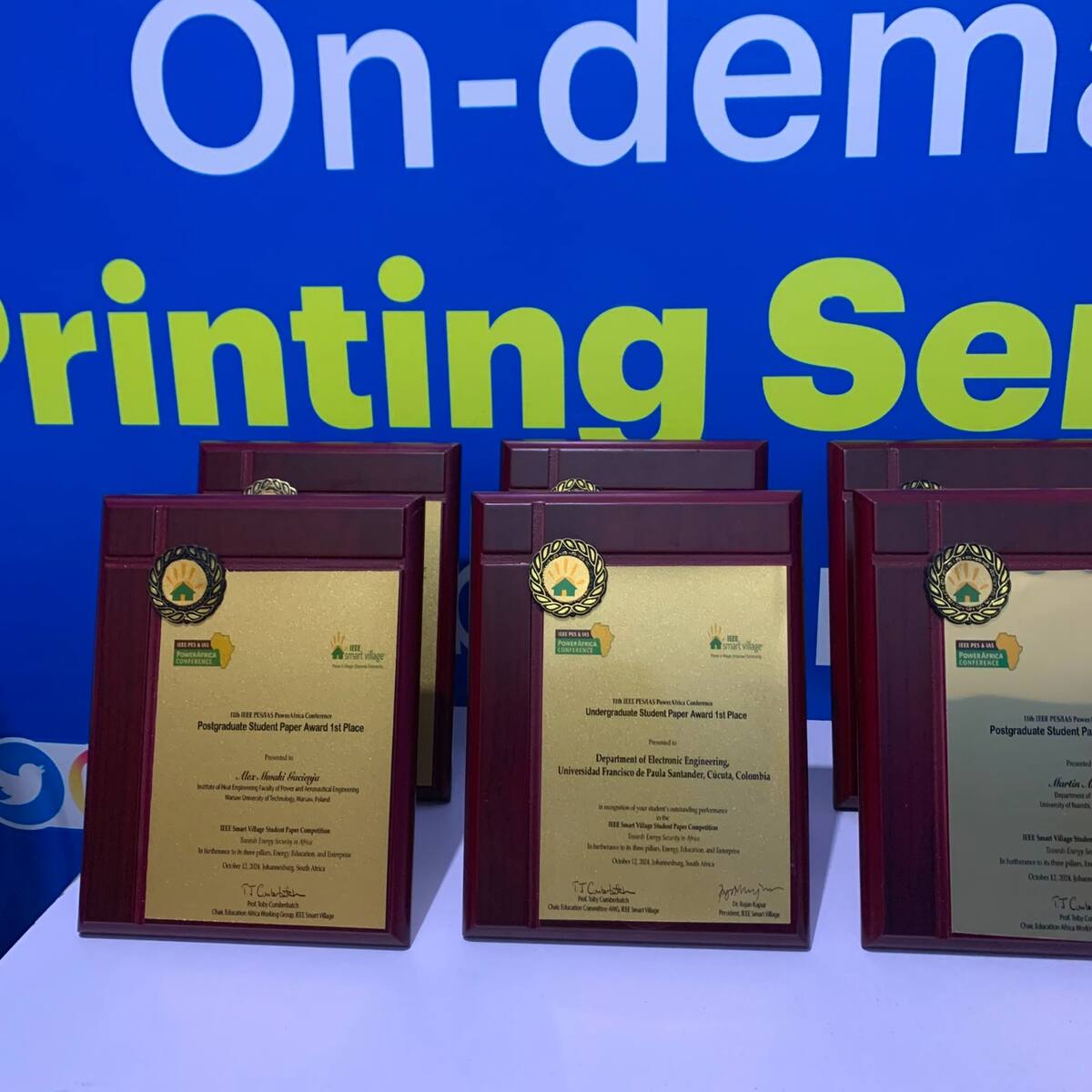 Custom award plaques by Waaprint