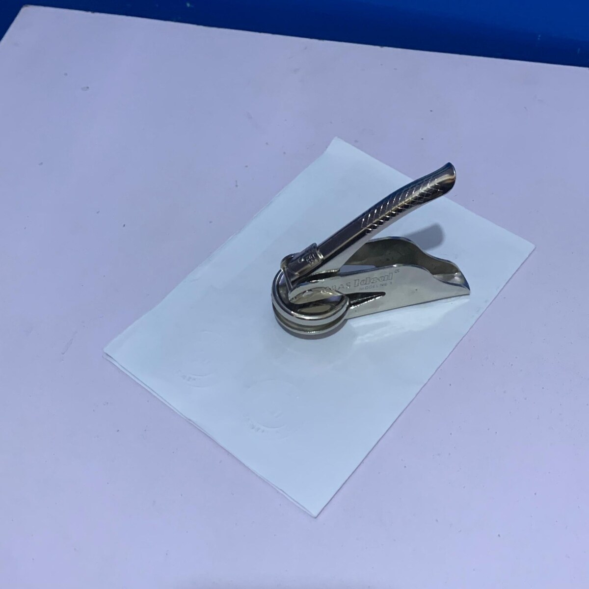 Custom circular iron seal by Waaprint