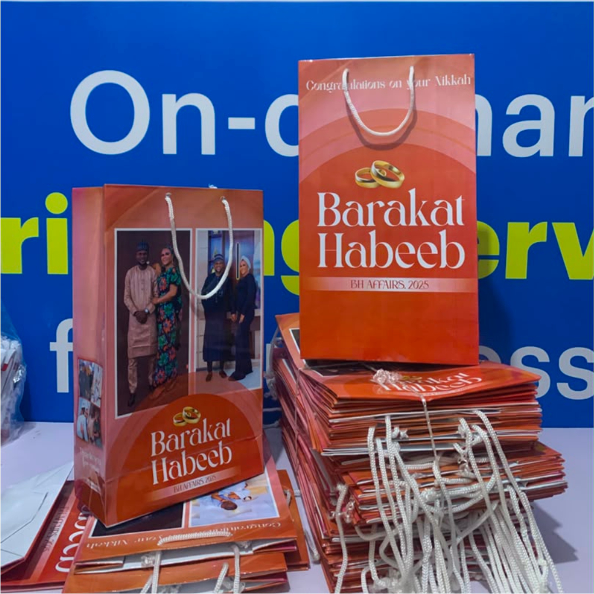 Paper bag with plastic handle